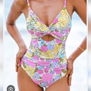 Floral Twist & Keyhole Tummy Control One-Piece XL.